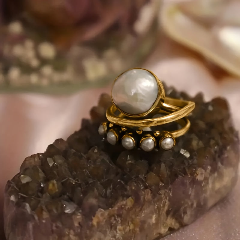 Vintage Ring med Künstperle og Lagdelt Design
