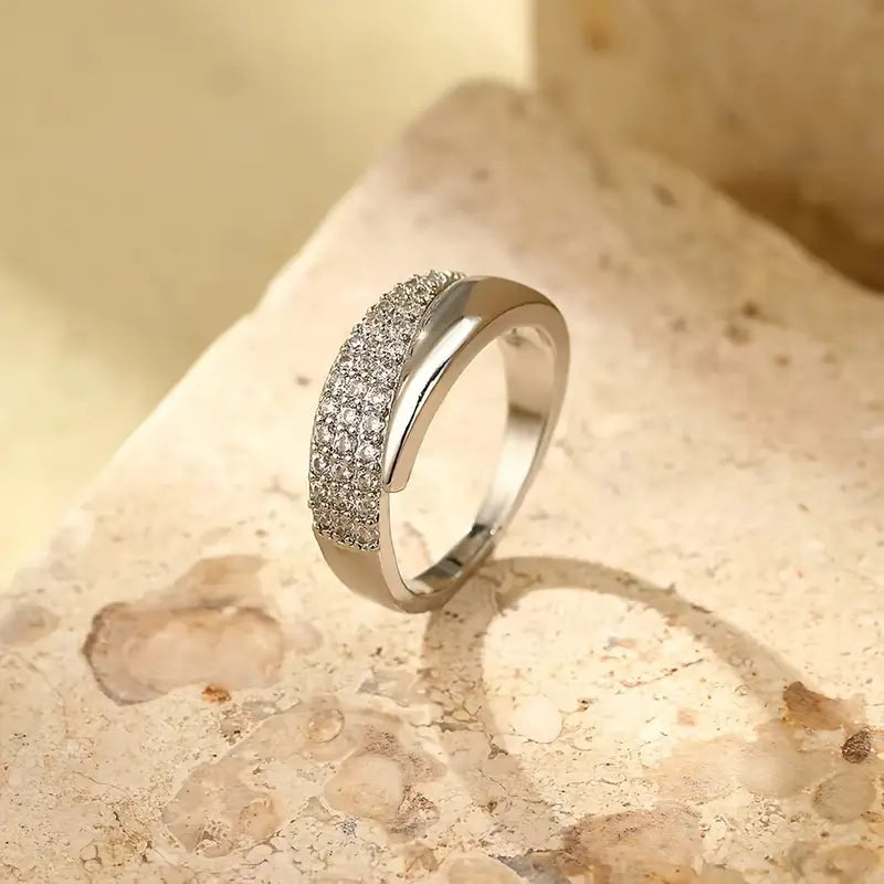 Stråla™ | Sophisticated Ring