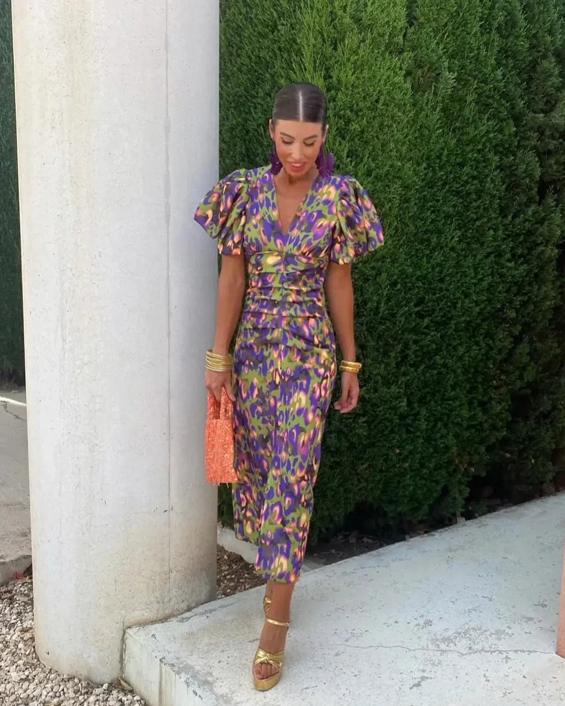 SIMONA | Elegancka sukienka z dekoltem w serek i bufkami