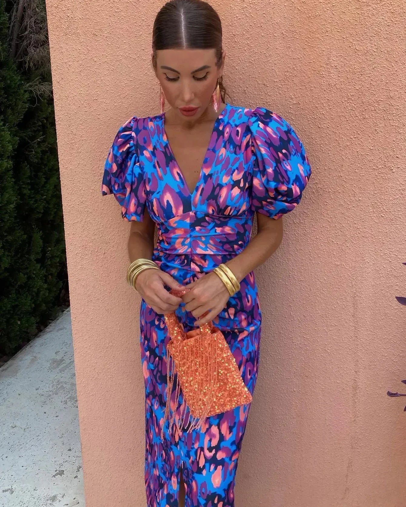 SIMONA | Elegancka sukienka z dekoltem w serek i bufkami