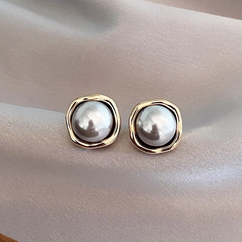 Chic Vintage Pearl Earrings
