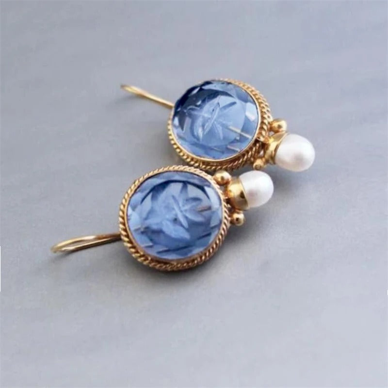 Sophia Klassiske Perleøreringe" could be rewritten as "Sophia Classic Pearl Earrings.